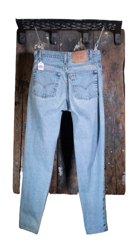 1995 550 Relaxed Tapered Distressed Jean