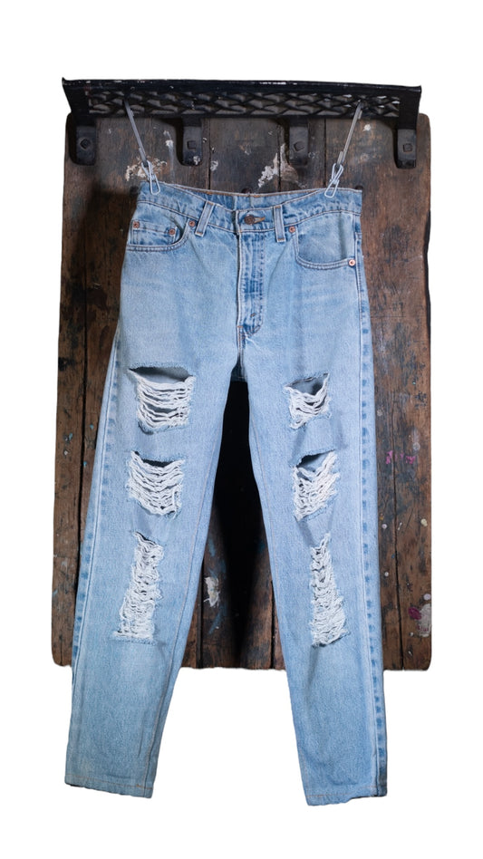 1995 550 Relaxed Tapered Distressed Jean